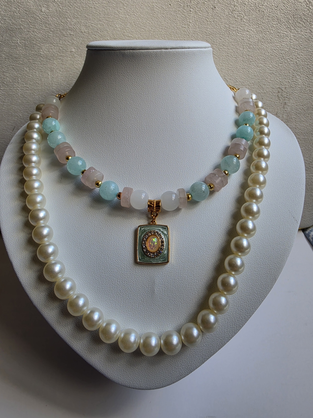 Elegant Mint & Pearl Layered Necklace with Pendant - Picture 2 of 6